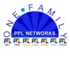 Selo de participação da PPL, uma associação de comércio exterior, um circulo branco, com um semicirculo azul ao centro, na parte branca superior, está escrito 'one family', acompanhando a circunferencia