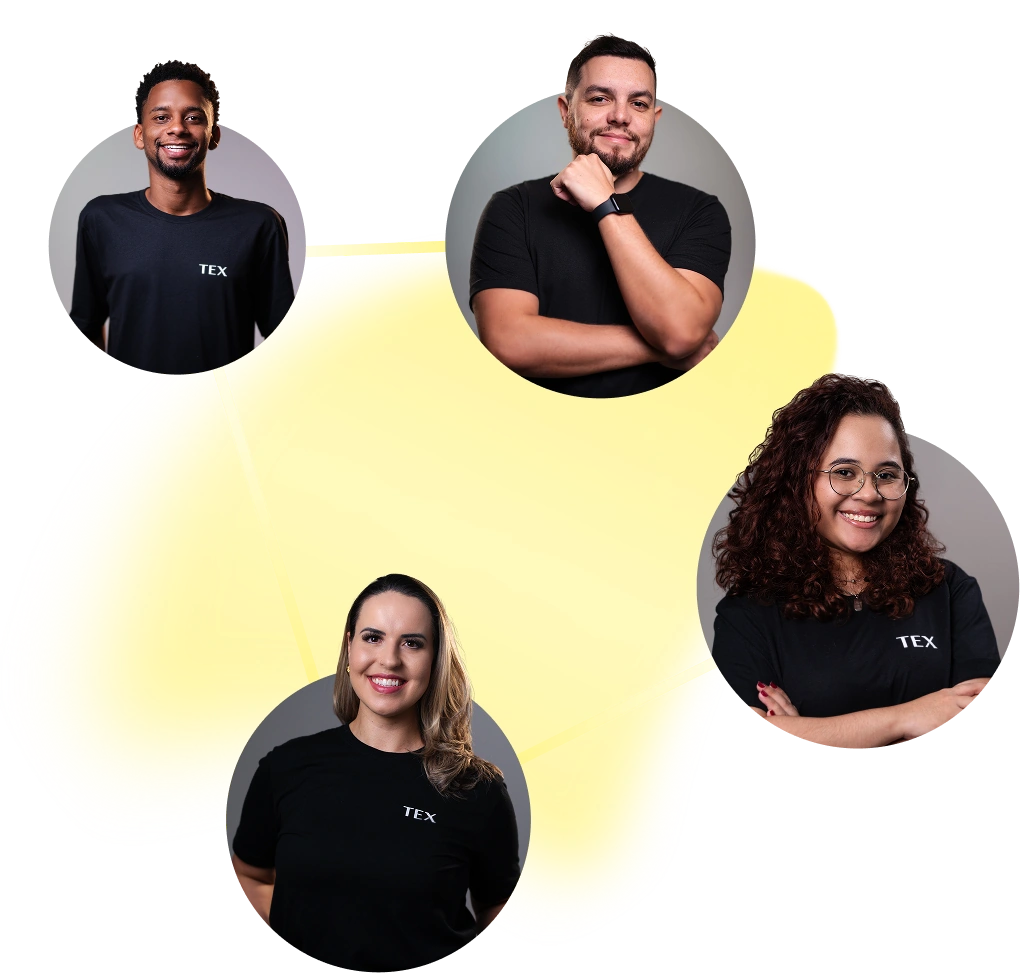 Quatro pessoas vestindo camisetas pretas com a inscrição TEX Shipping são mostradas em quadros circulares separados, sorrindo ou posando com confiança, sobre um fundo abstrato amarelo.