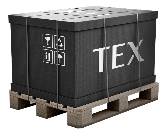 Um engradado preto da TEX Shipping está sobre um pallet de madeira, preso com cintas cinza. Os símbolos de manuseio - frágil, manter na posição vertical e manter seco - aparecem na lateral dessa remessa de frete rodoviário.