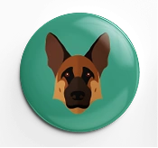 Um botton circular com um fundo verde e uma imagem de um cão pastor alemão ilustrado com orelhas eretas e uma expressão concentrada, simbolizando a causa animal.